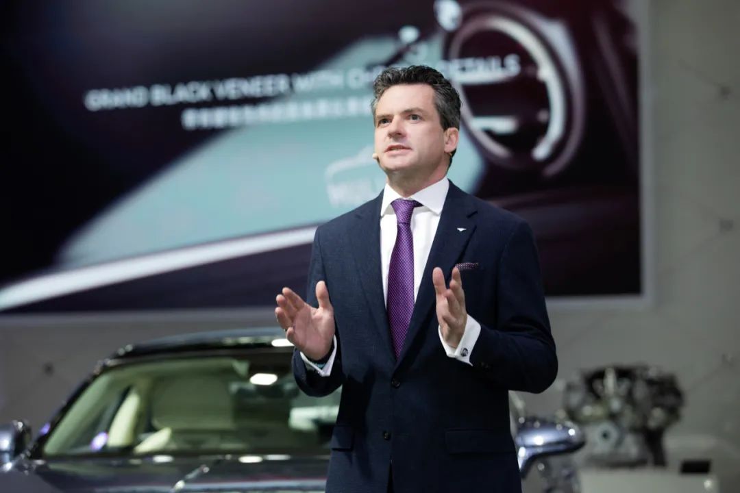 全新欧陆GT Mulliner敞篷版领衔，宾利在广州车展上有多耀眼？