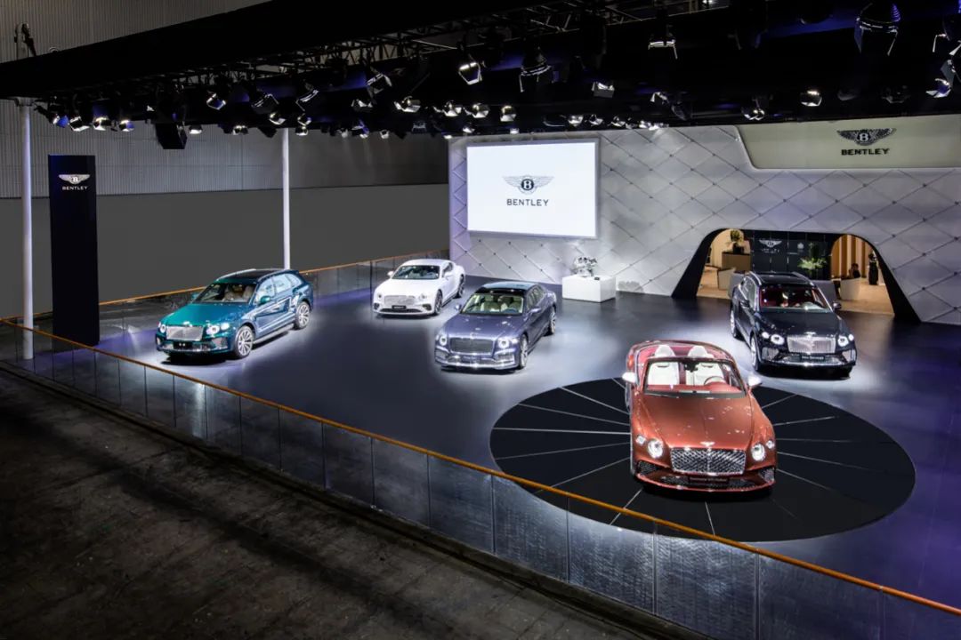 全新欧陆GT Mulliner敞篷版领衔，宾利在广州车展上有多耀眼？