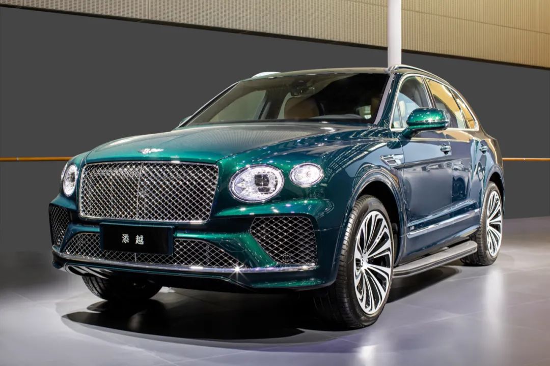 全新欧陆GT Mulliner敞篷版领衔，宾利在广州车展上有多耀眼？