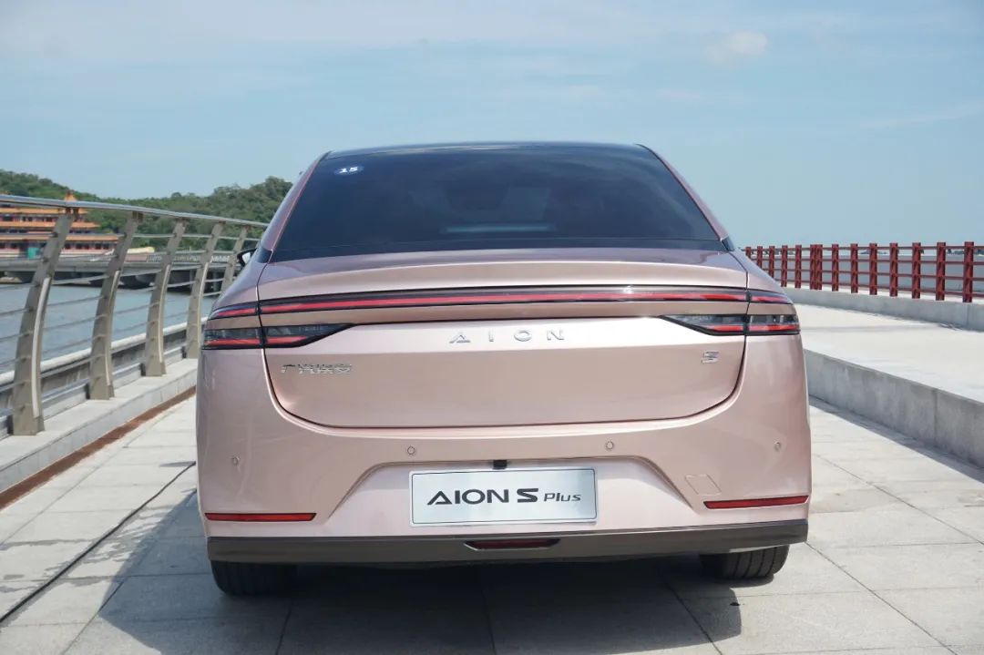 AION S Plus对比秦PLUS EV，纯电家轿谁更香？