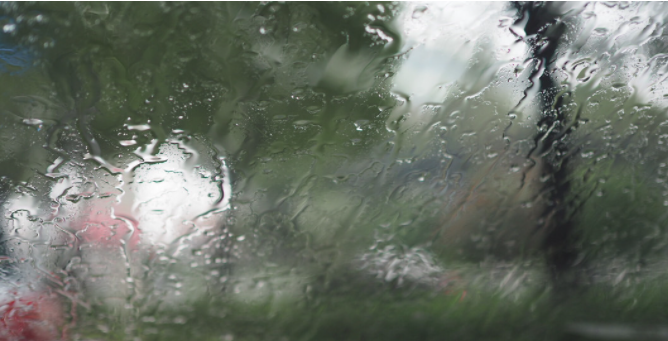 水淹车不到一半只修不赔？掌握这些用车技巧，再也不怕雷雨天开车