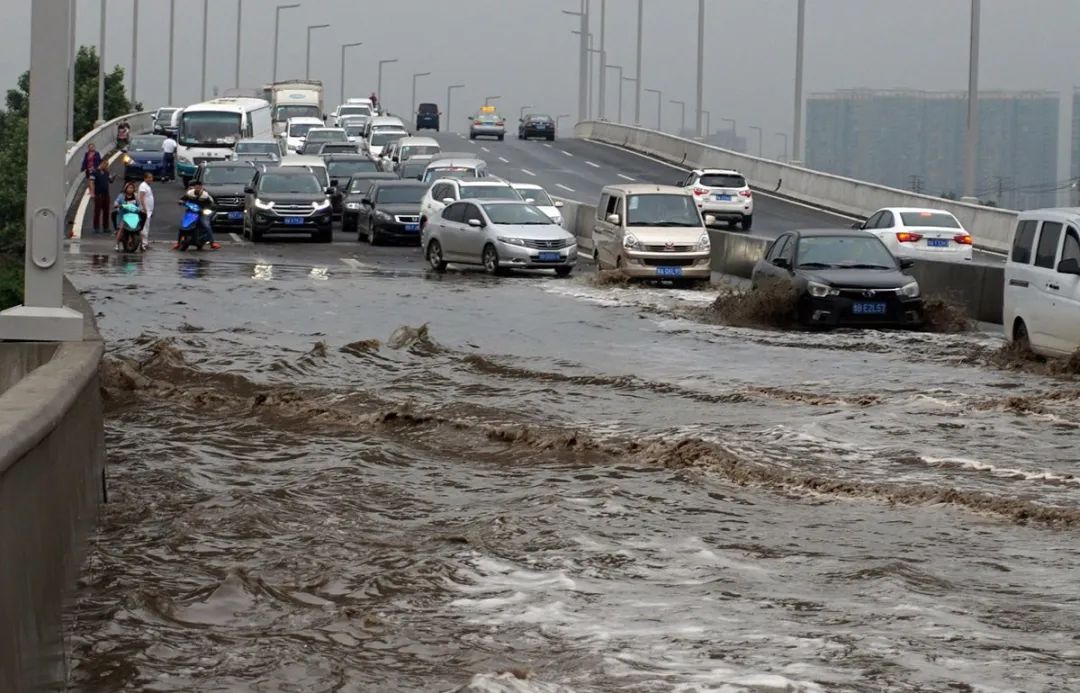 强降雨天气致涉水安全问题频发，纯电动车竟然比燃油车更有优势？