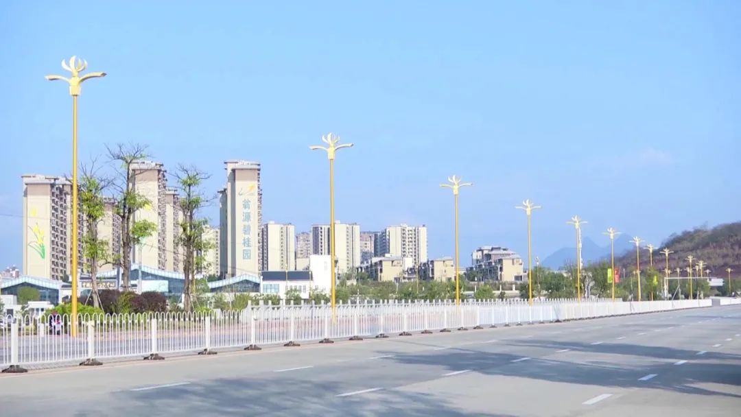 兰花灯为兰韵之城增光添靓