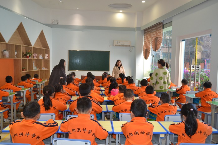 烏當區洪坤幼兒園的老師和孩子們