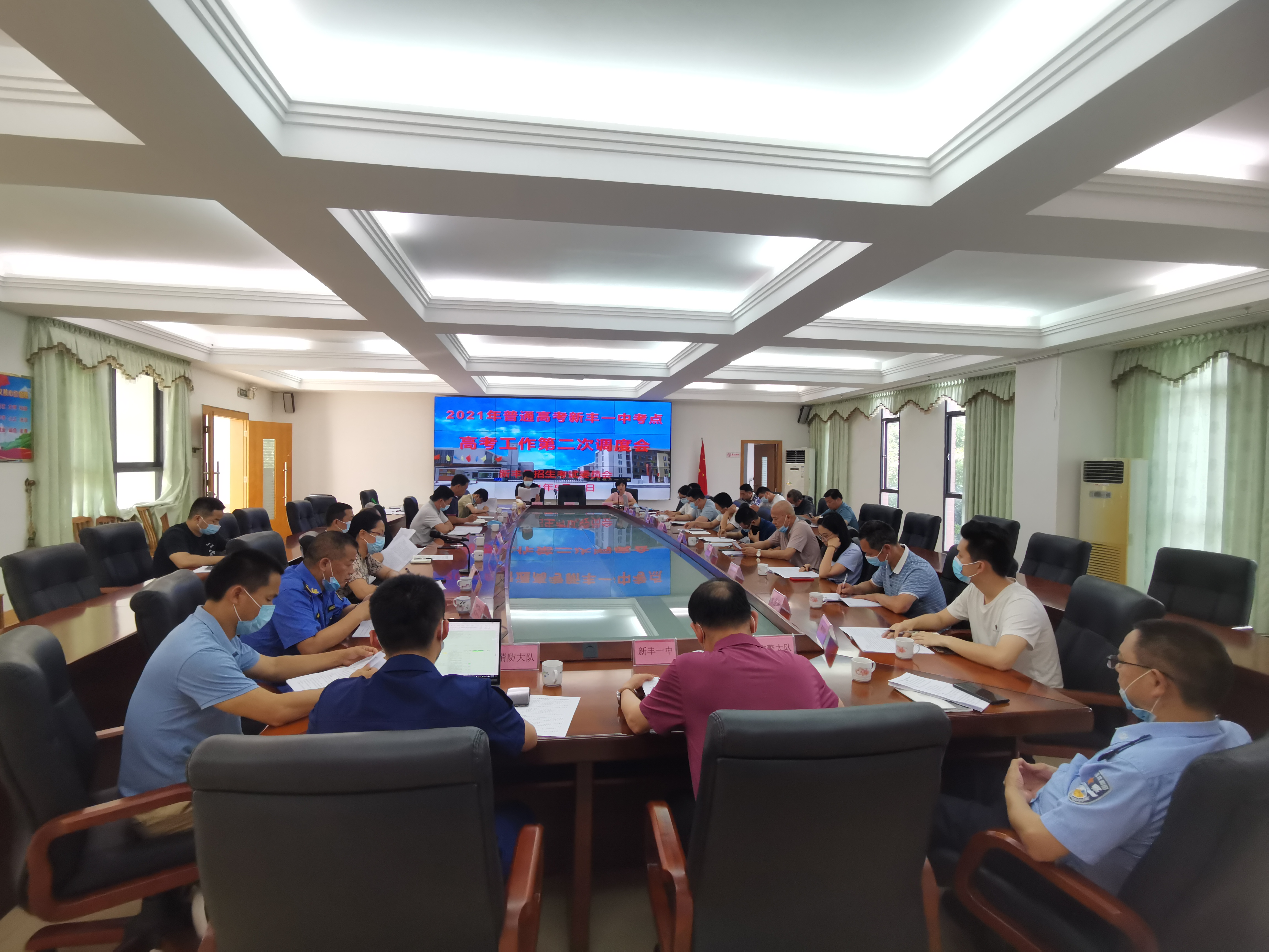 又是一年高考日!新丰县1378名考生斗志昂扬走进考场