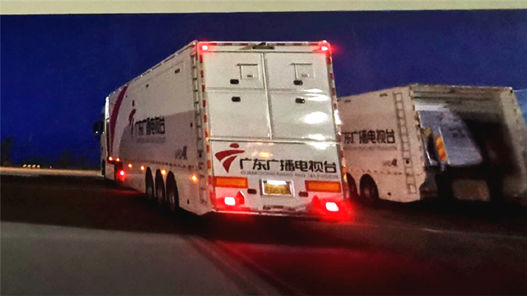 粤A牌超高清转播车抵达日本横滨港
