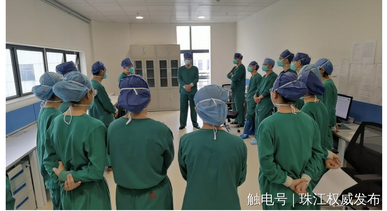 李爱国副院长带领下的早会
