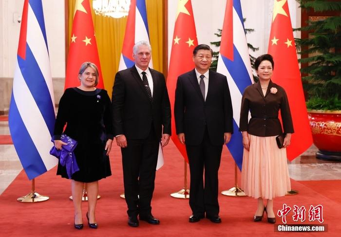11月25日，中共中央总书记、国家主席习近平在人民大会堂，为来华进行国事访问的古巴共产党中央委员会第一书记、古巴国家主席迪亚斯-卡内尔举行欢迎仪式。 中新社记者 杜洋 摄